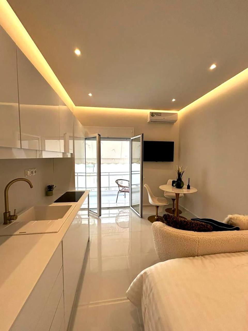 Boutique3436 Luxury Apartment Atena Exterior foto