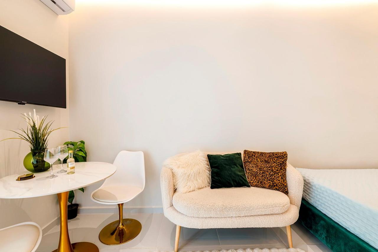 Boutique3436 Luxury Apartment Atena Exterior foto